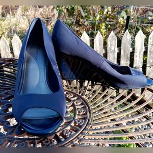 Bandolino BD7 TuffLove Navy Peep Toe Wedges Sz 10M